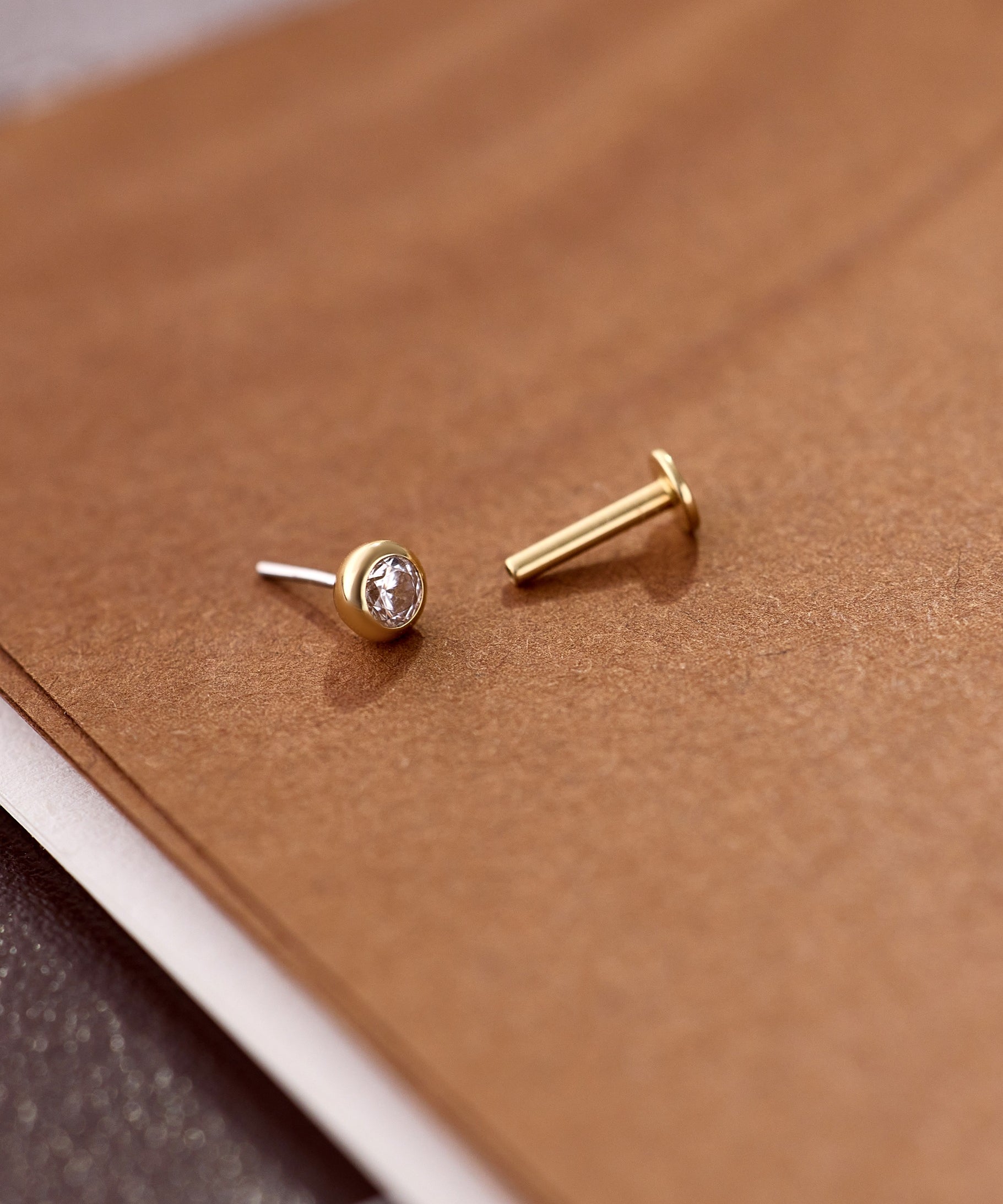 14K Gold Solitaire Aura Threadless Piercing