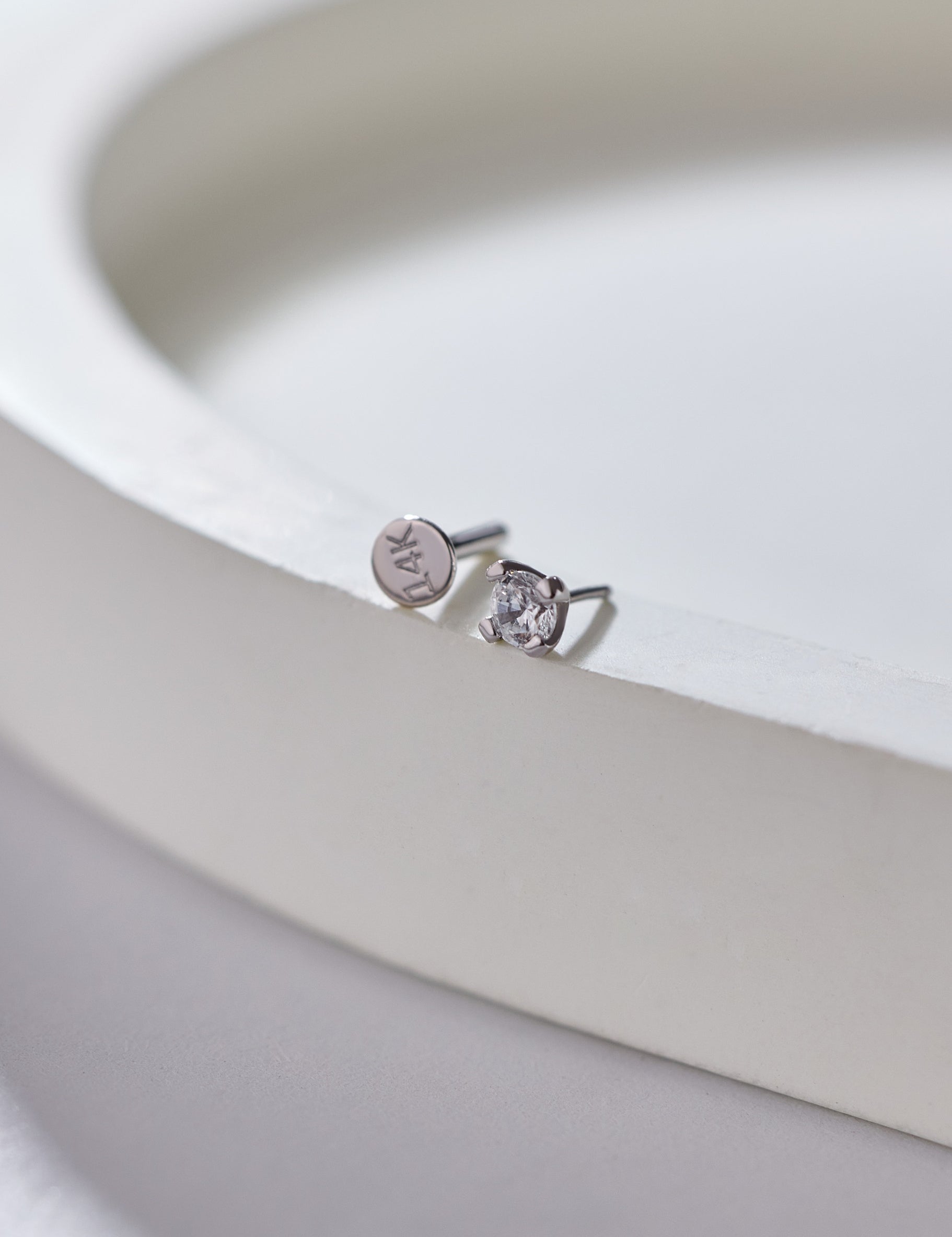 14K White Gold Solitaire Gem Threadless 2.5mm Piercing