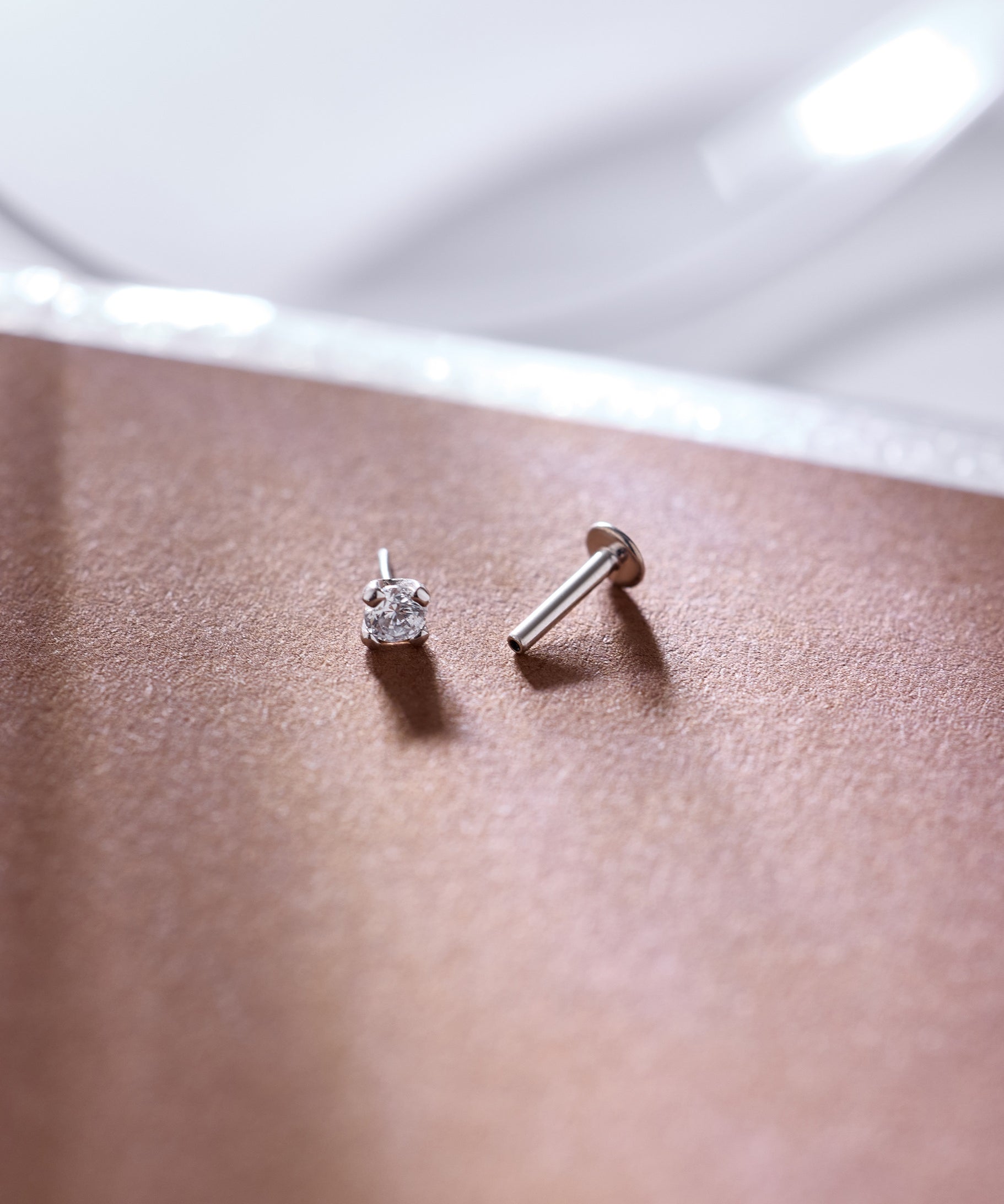 14K White Gold Solitaire Gem Threadless 2.5mm Piercing