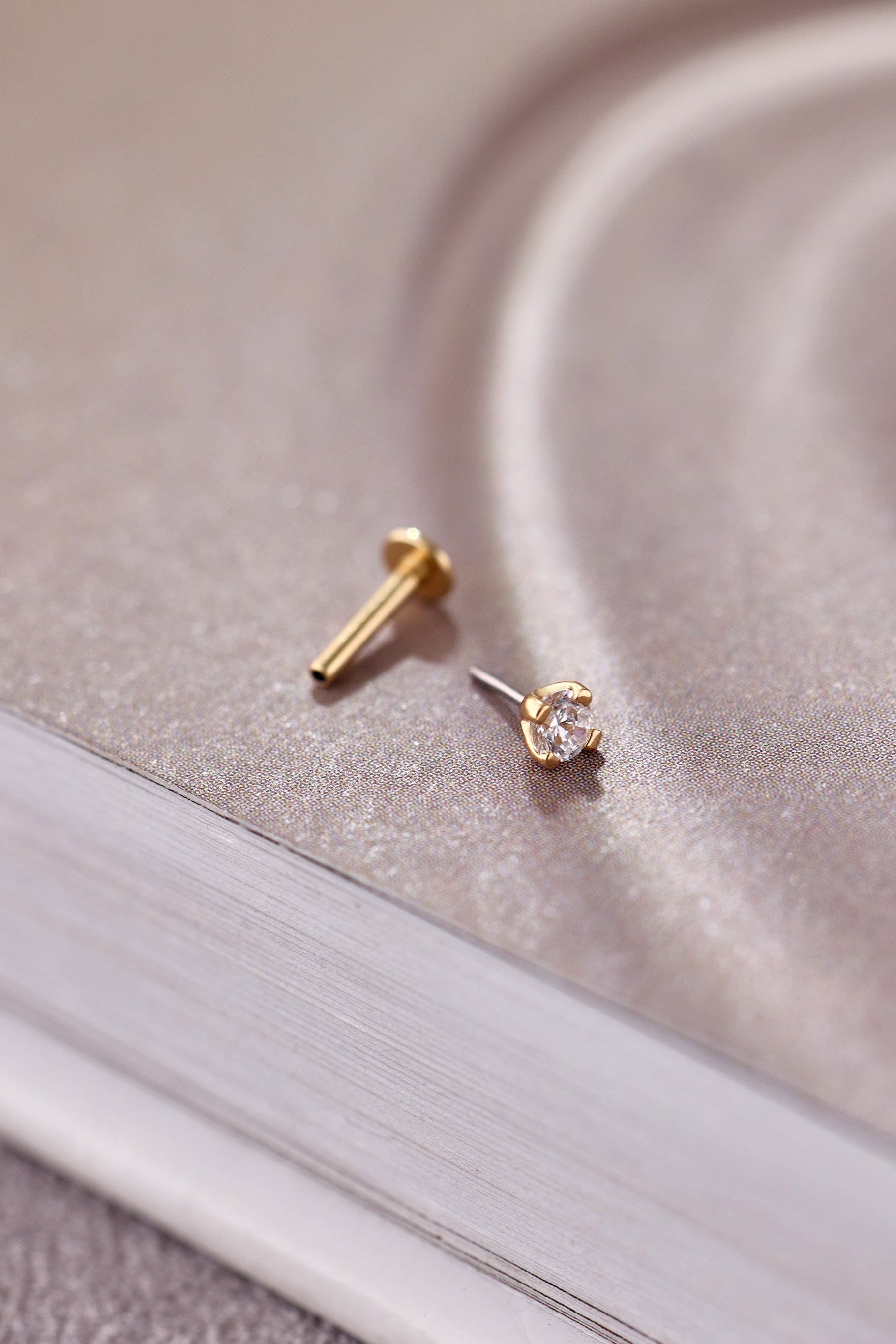 14K Gold Solitaire Gem Threadless 2.5mm Piercing
