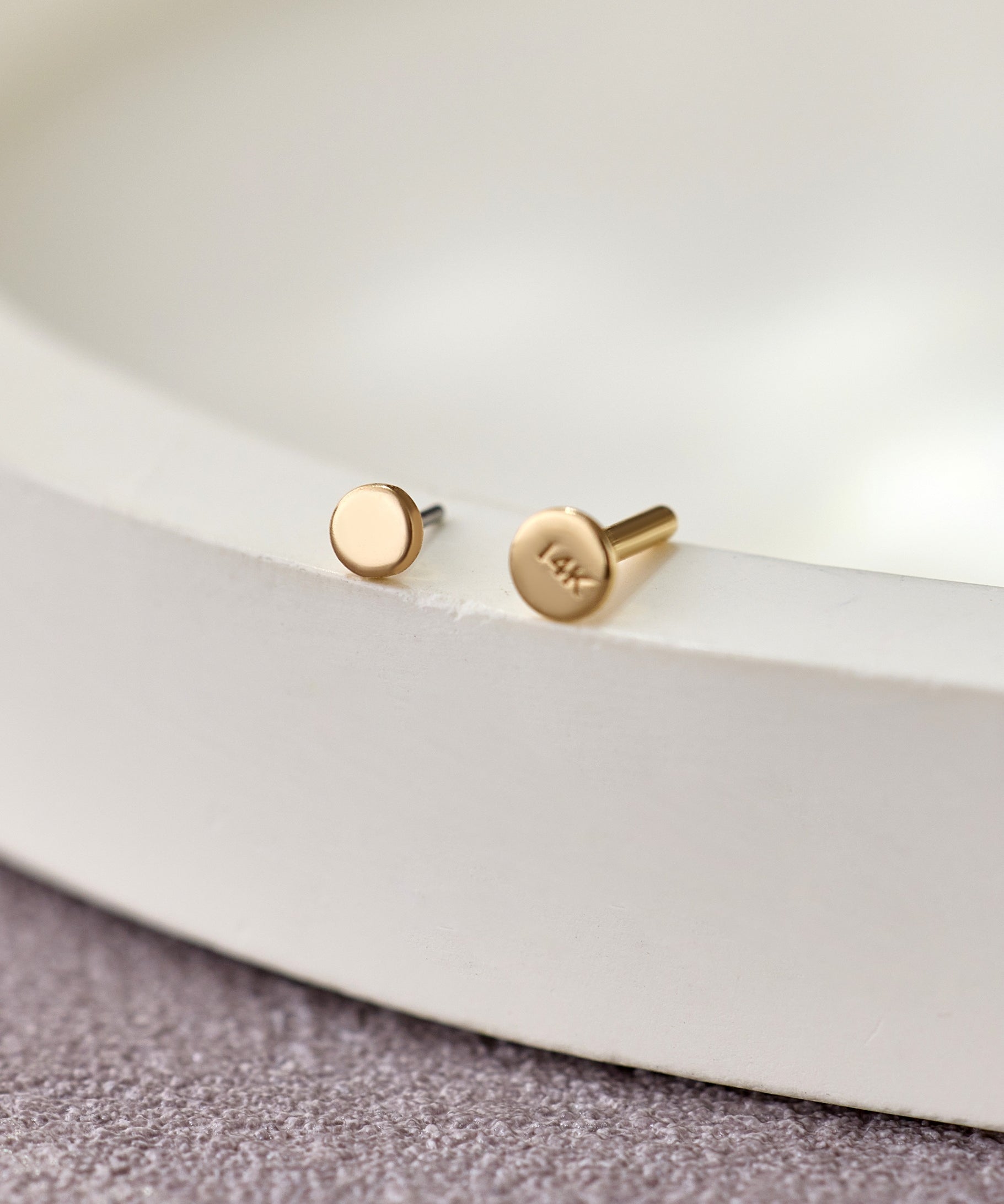 14K Gold Luna Disc Threadless Piercing