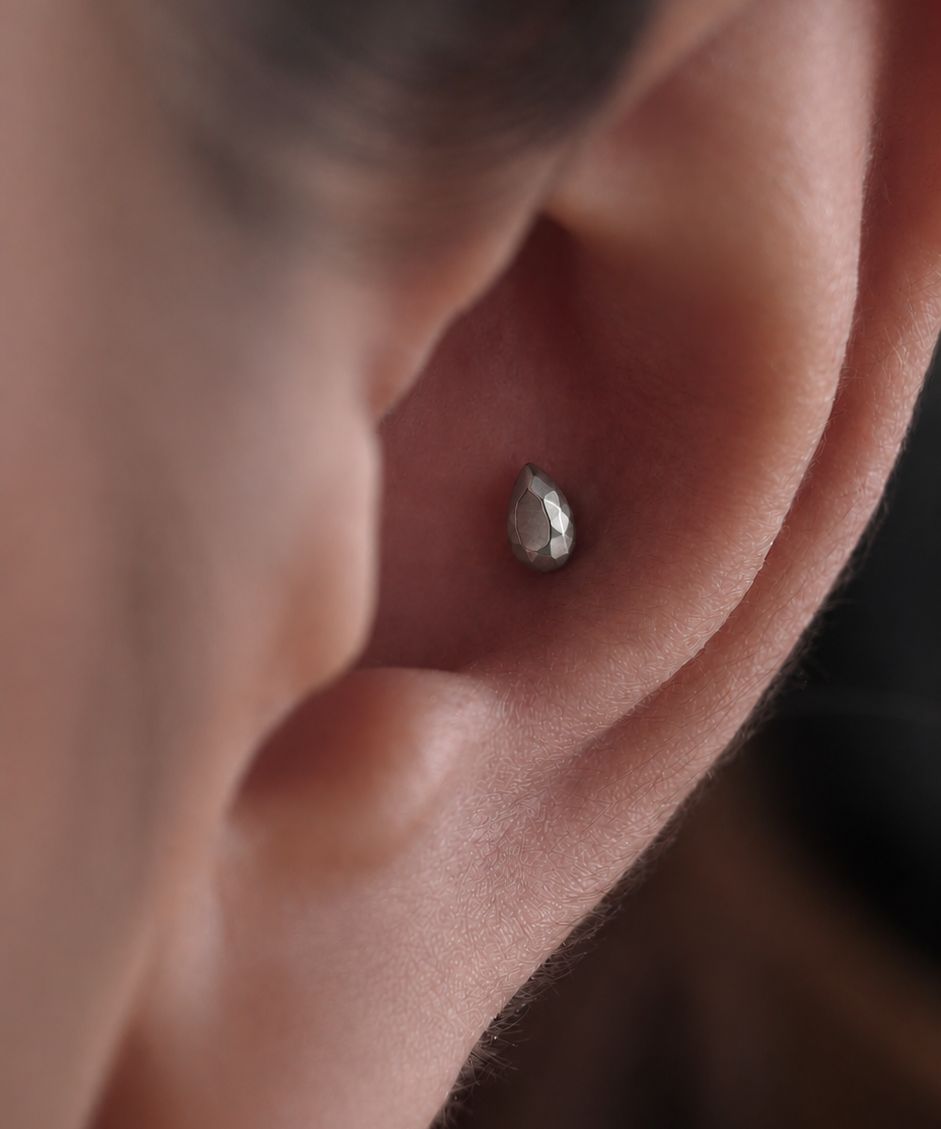 Titanium Faceted Cut Teardrop Threaded Piercing