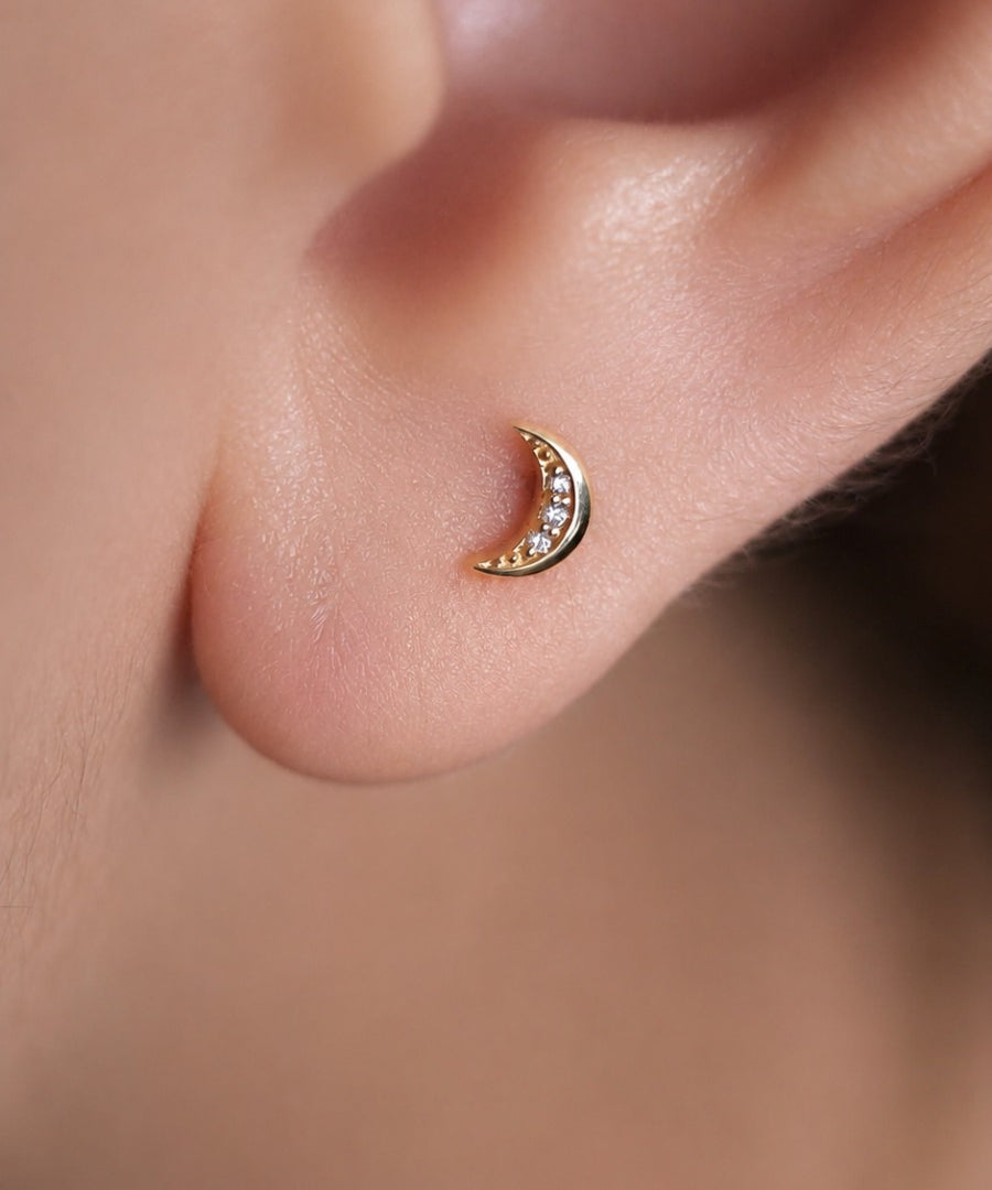 14K Gold Crescent Moon Threadless Piercing