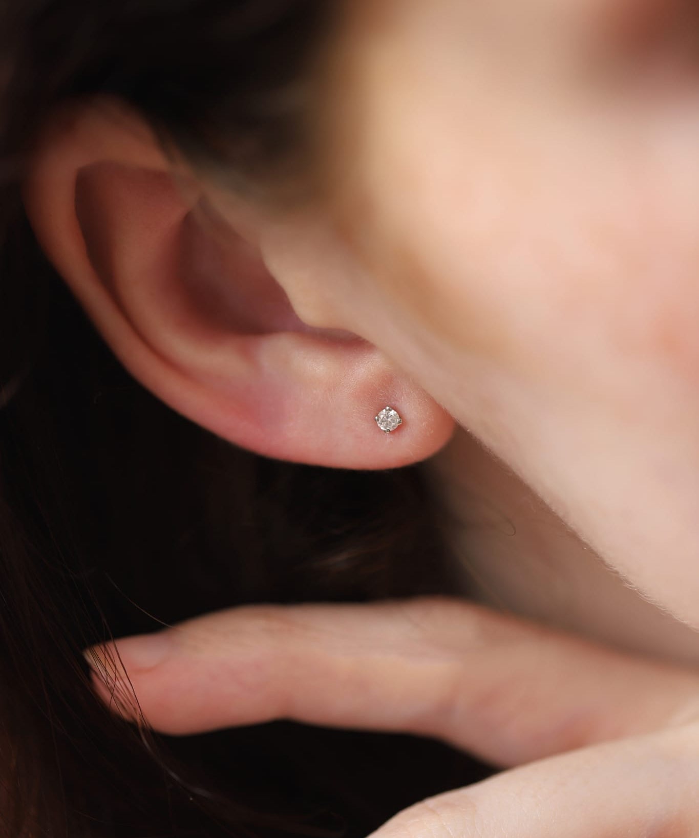 14K White Gold Solitaire Gem Threadless 2.5mm Piercing