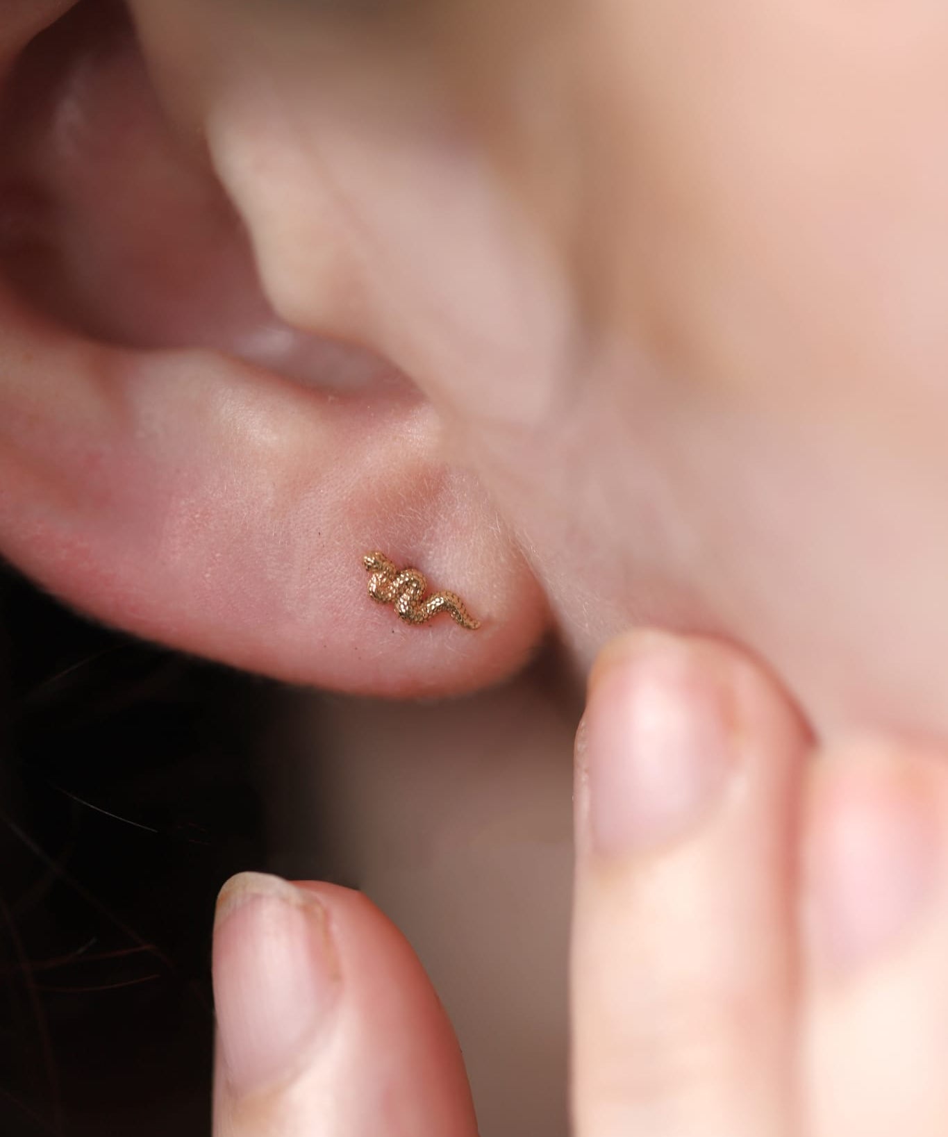 14K Gold Serpent Motif Threadless Piercing