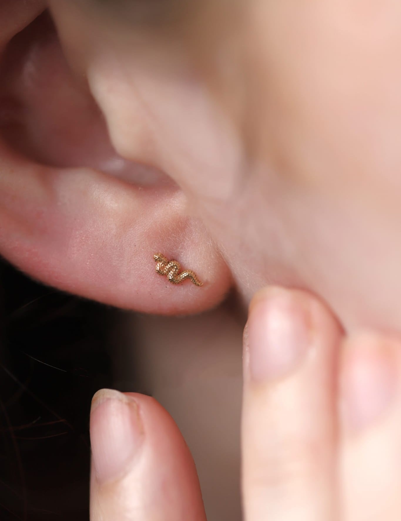 14K Gold Serpent Motif Threadless Piercing